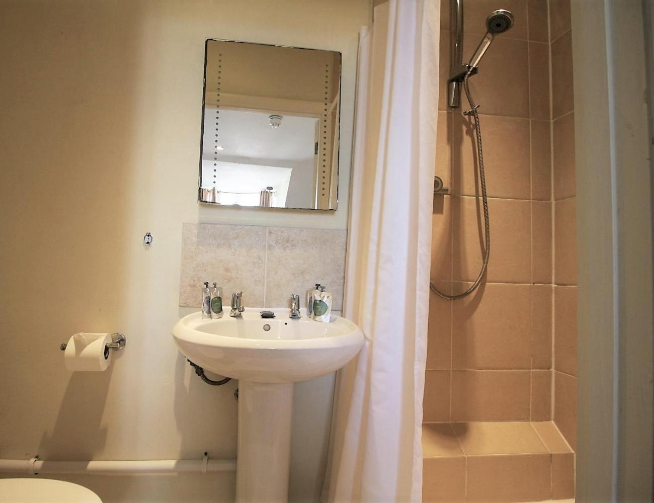The Saracens Head Hotel Highworth Zimmer foto